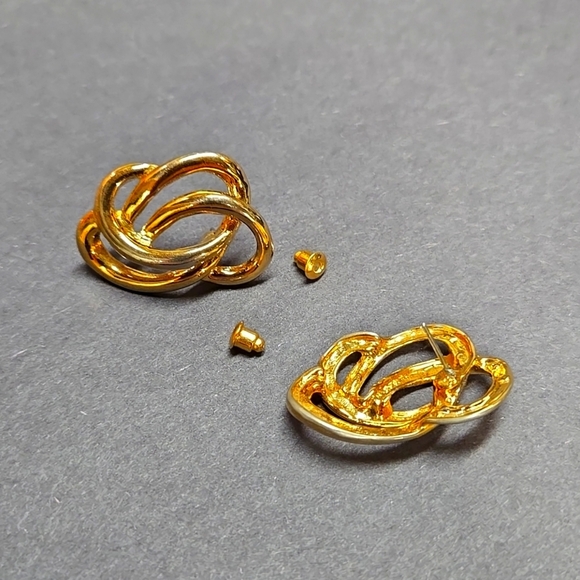 vintage gold tone earrings - Picture 9 of 16